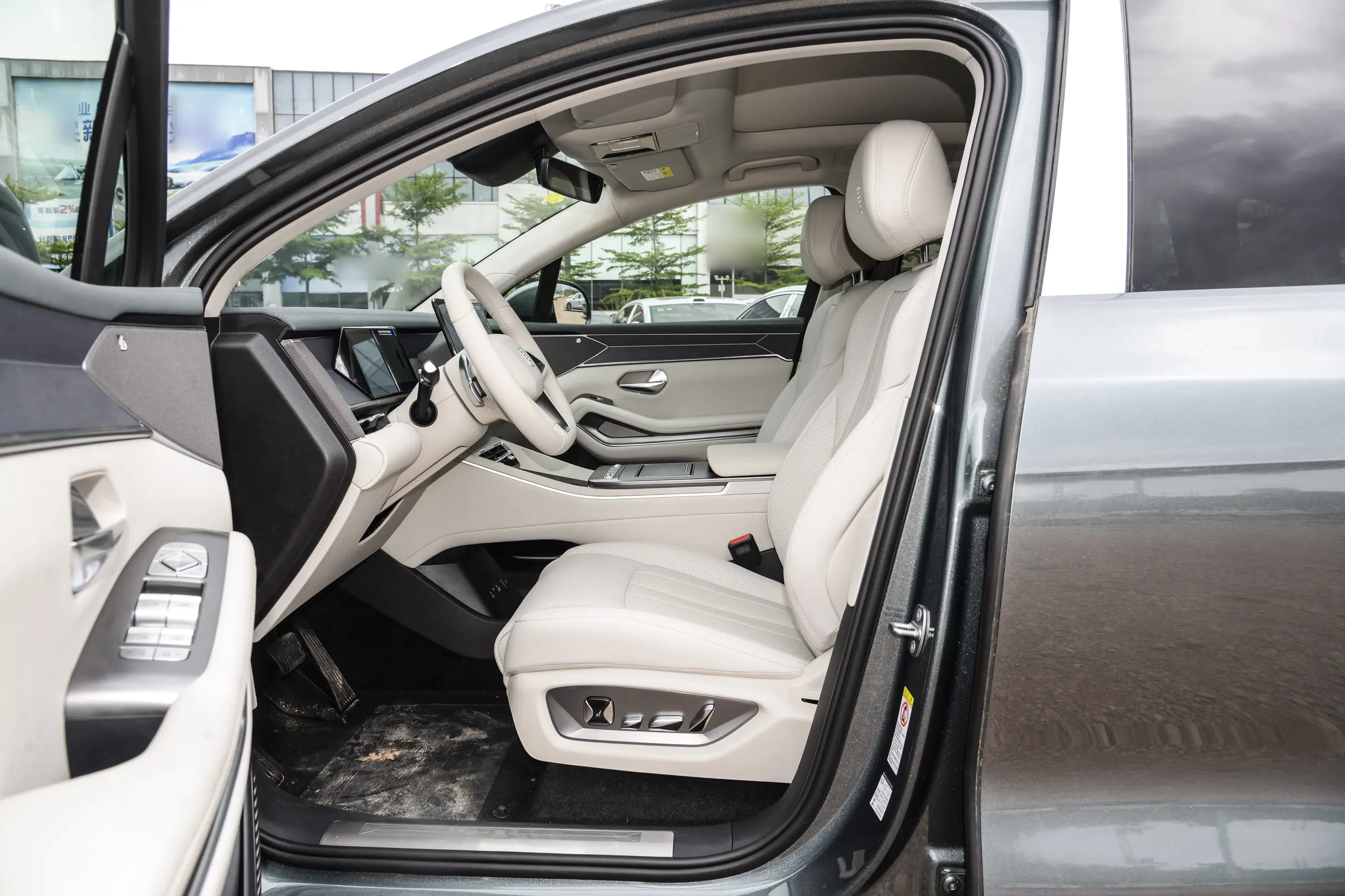 
2025 BYD Tang L EV 670KM RWD LiDAR Flagship Edition full									
