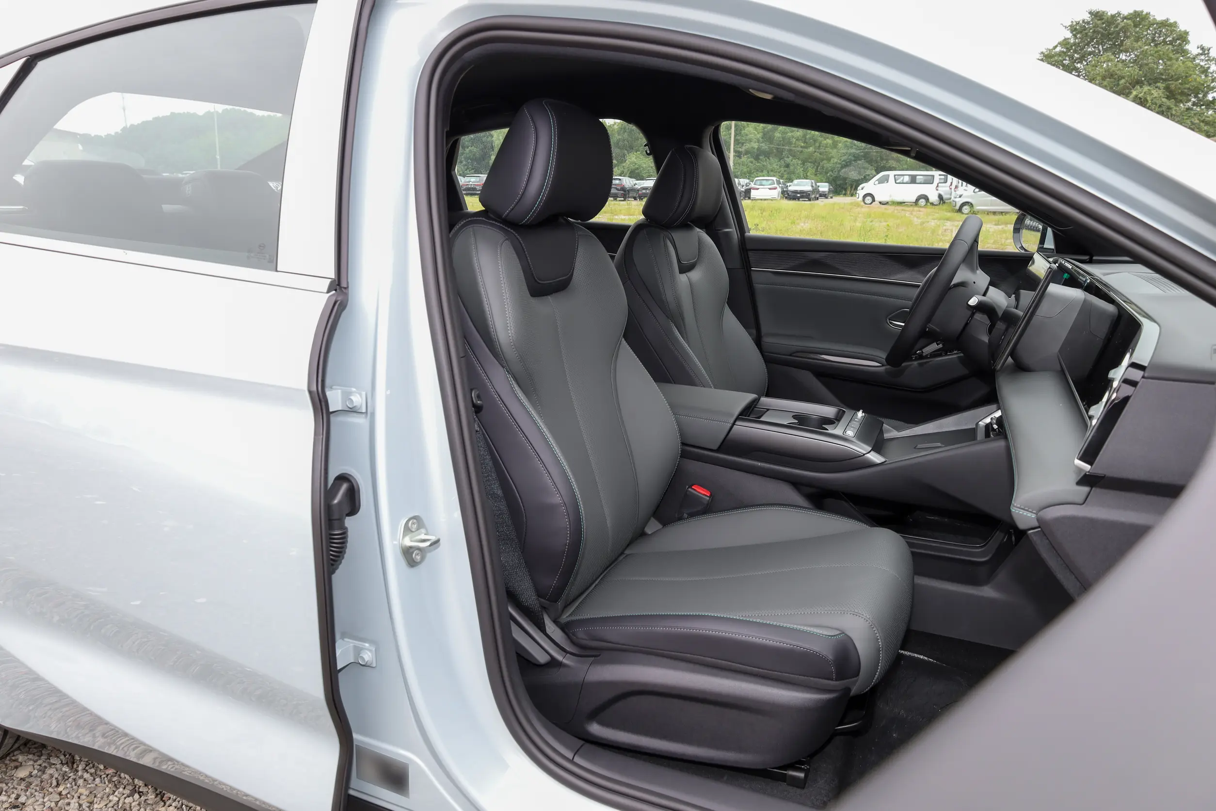 
2026 BYD Qin L DM-i 128km Leading Edition full									