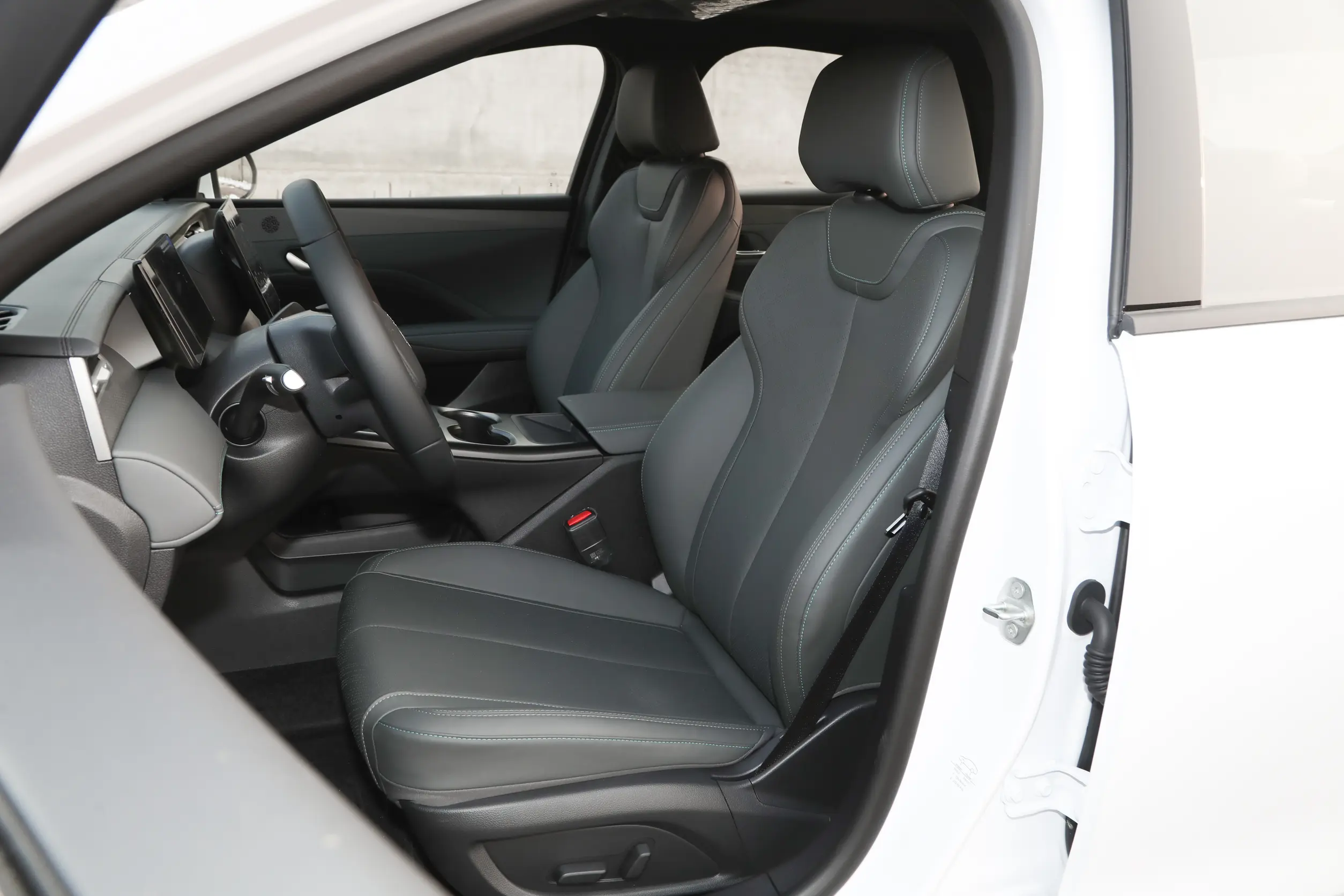 
2026 BYD Qin PLUS DM-i 128KM Progressive Edition full									