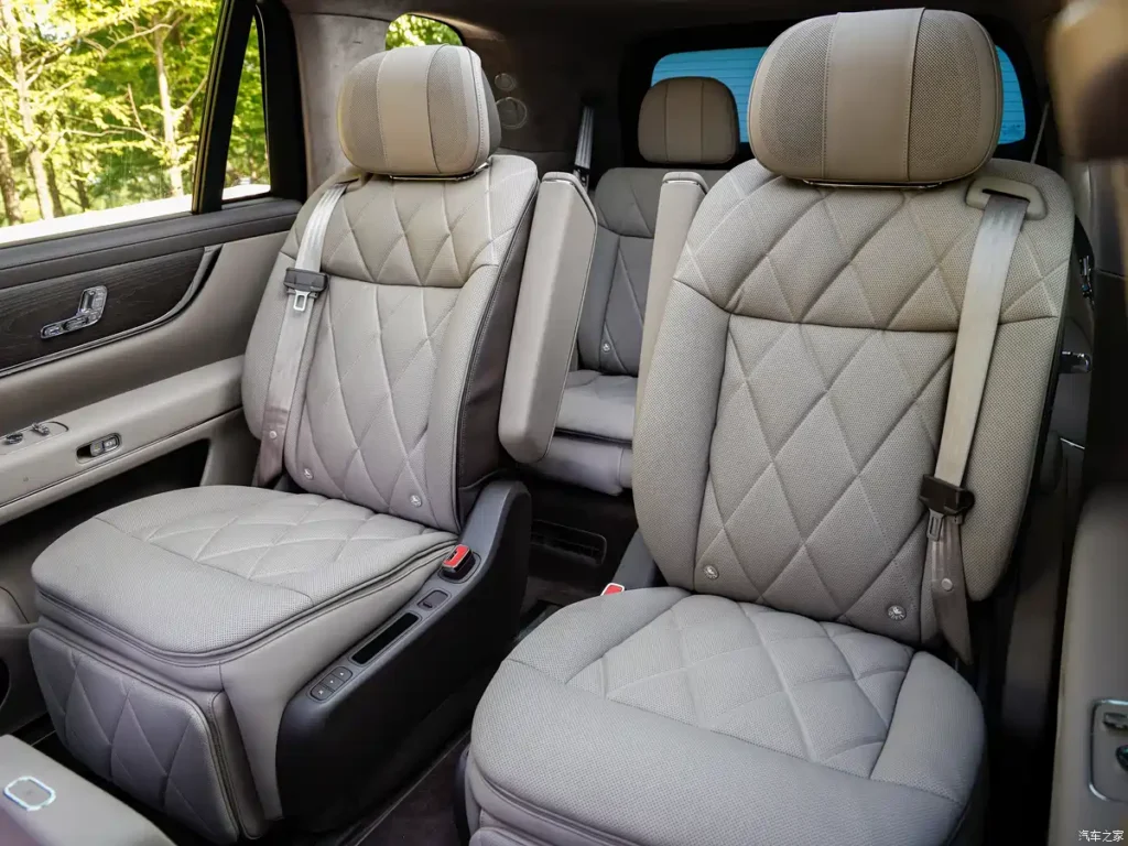 AITO M9 Ultimate Extended Edition Rear Seats
