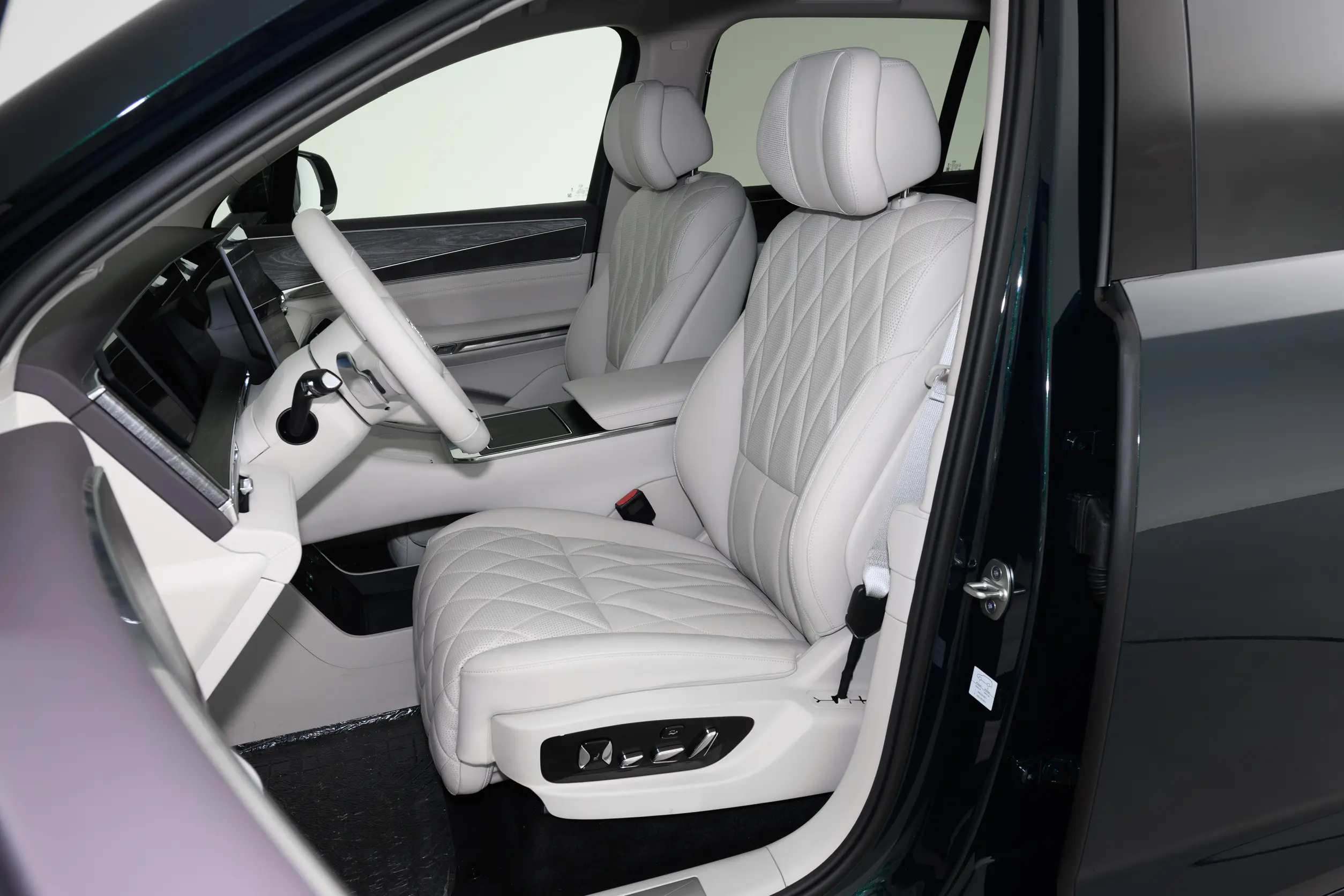 
BYD Great Tang EV 2026 850KM AWD Lidar Flagship full									