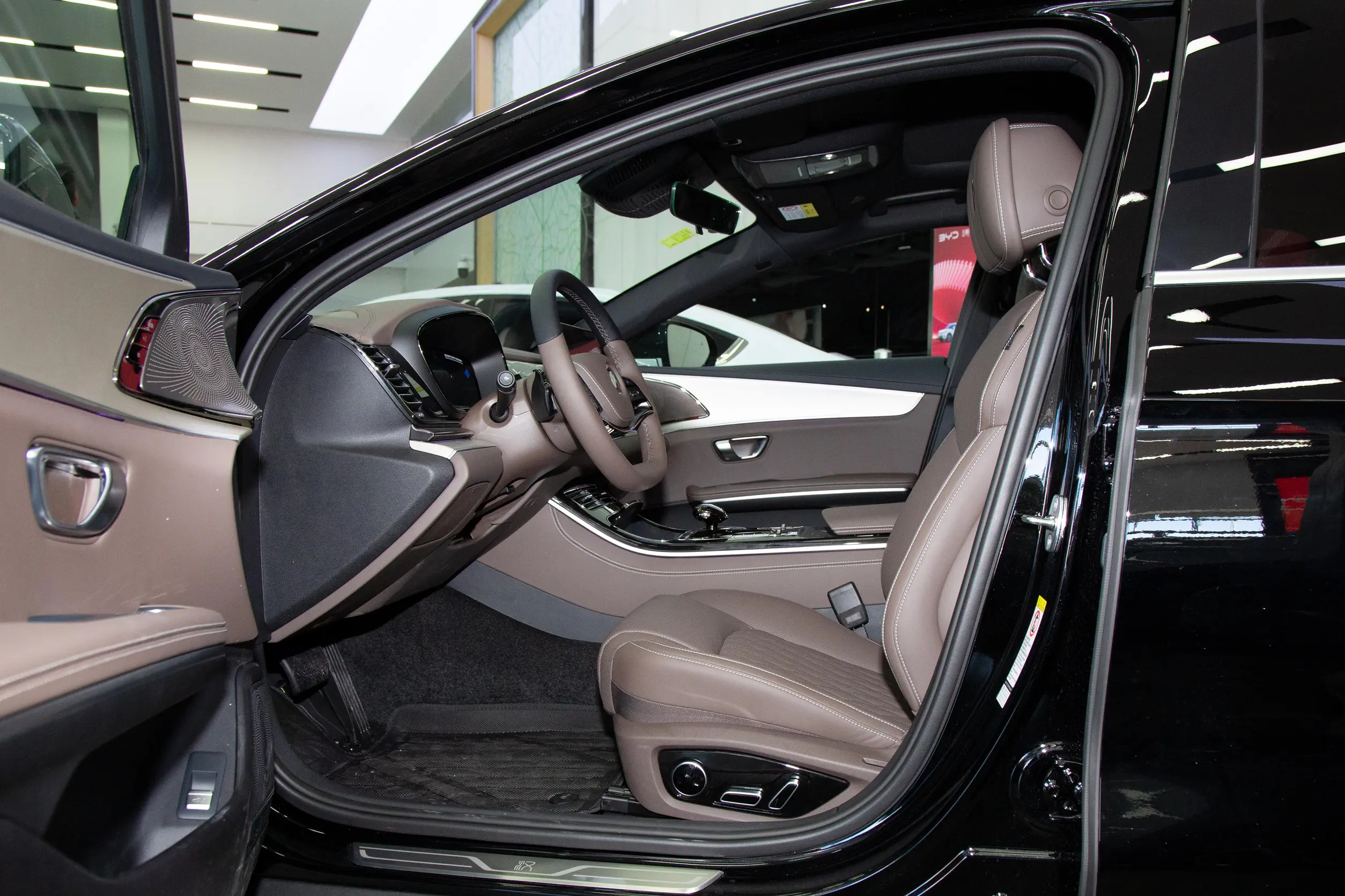 
BYD Han DM-i 2025 Smart Driving 125KM Elite Edition full									