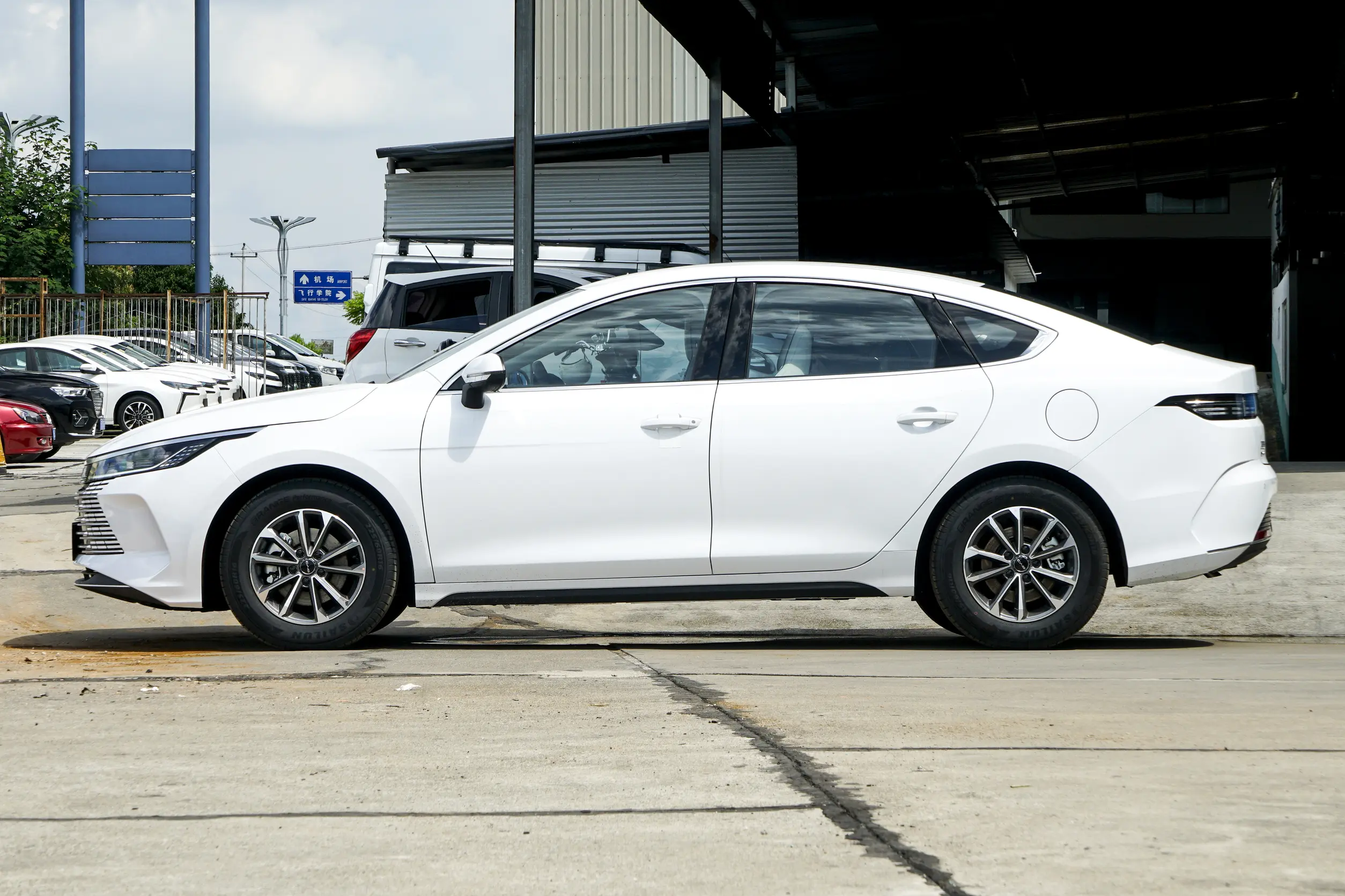 
BYD King 05 2025 DM-i 55KM Voyage Edition full									