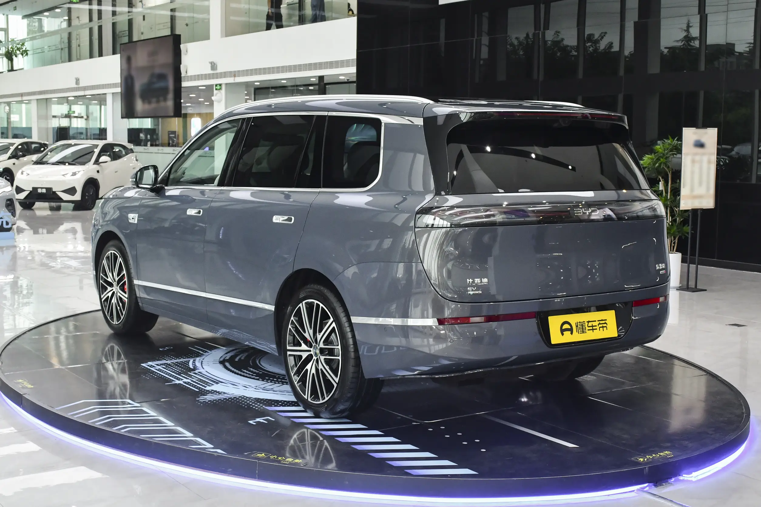 
BYD Sea Lion 08 EV 2026 800KM 6-Seater AWD Flagship full									