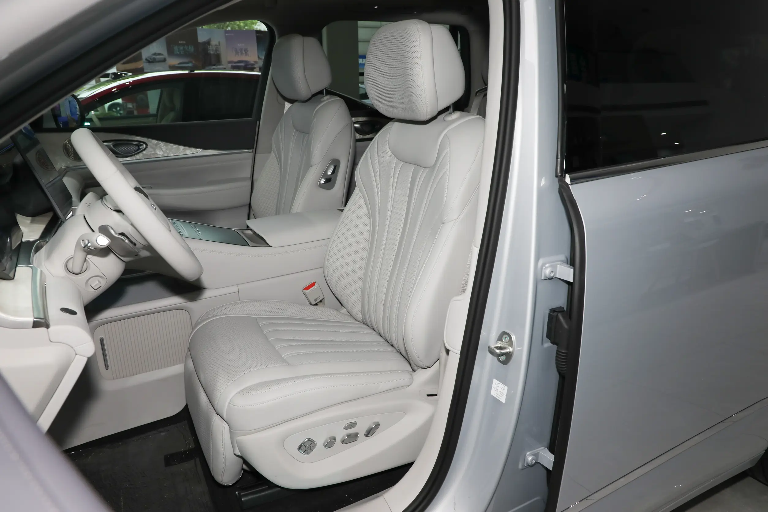 
BYD Sea Lion 08 EV 2026 800KM 6-Seater AWD Flagship full									