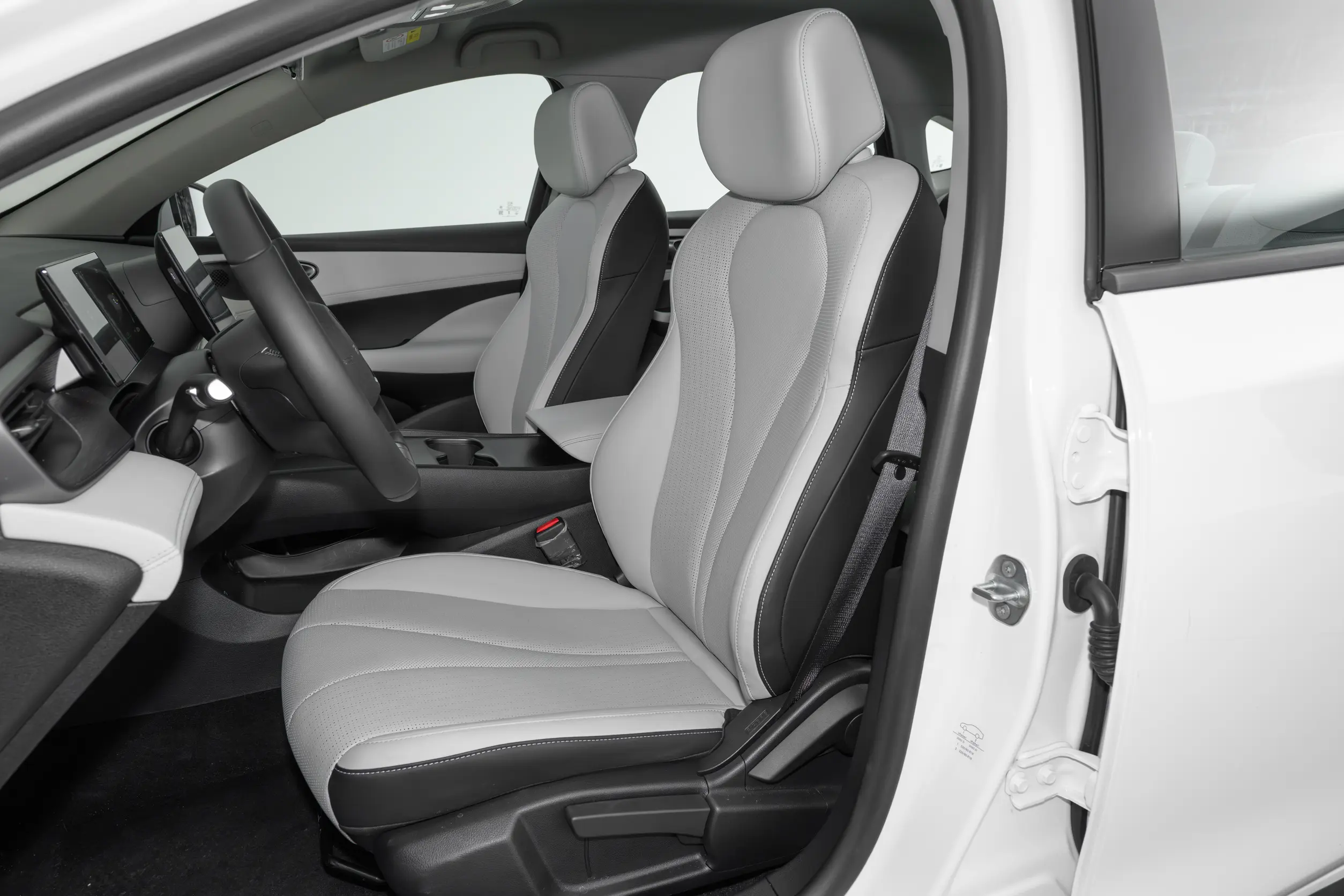 
BYD Seal 05 DM-i 2026 128KM Luxury Edition full									