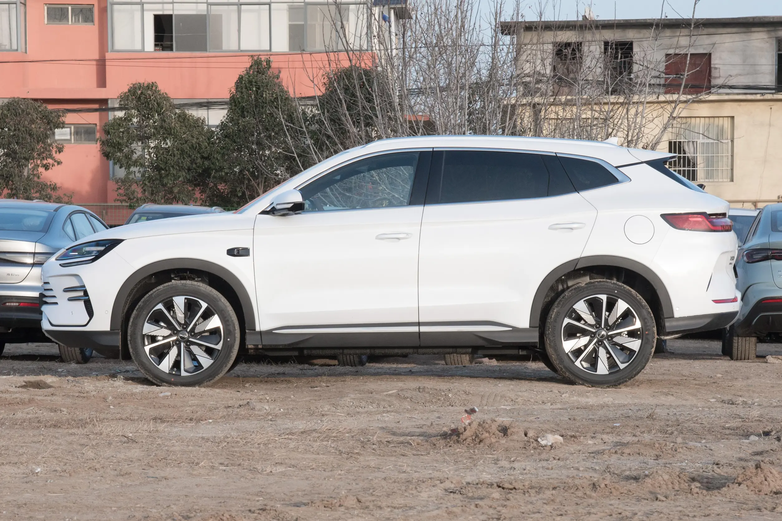 
BYD Song PLUS DM-i 2025 Smart Driving Edition 112KM Premier full									