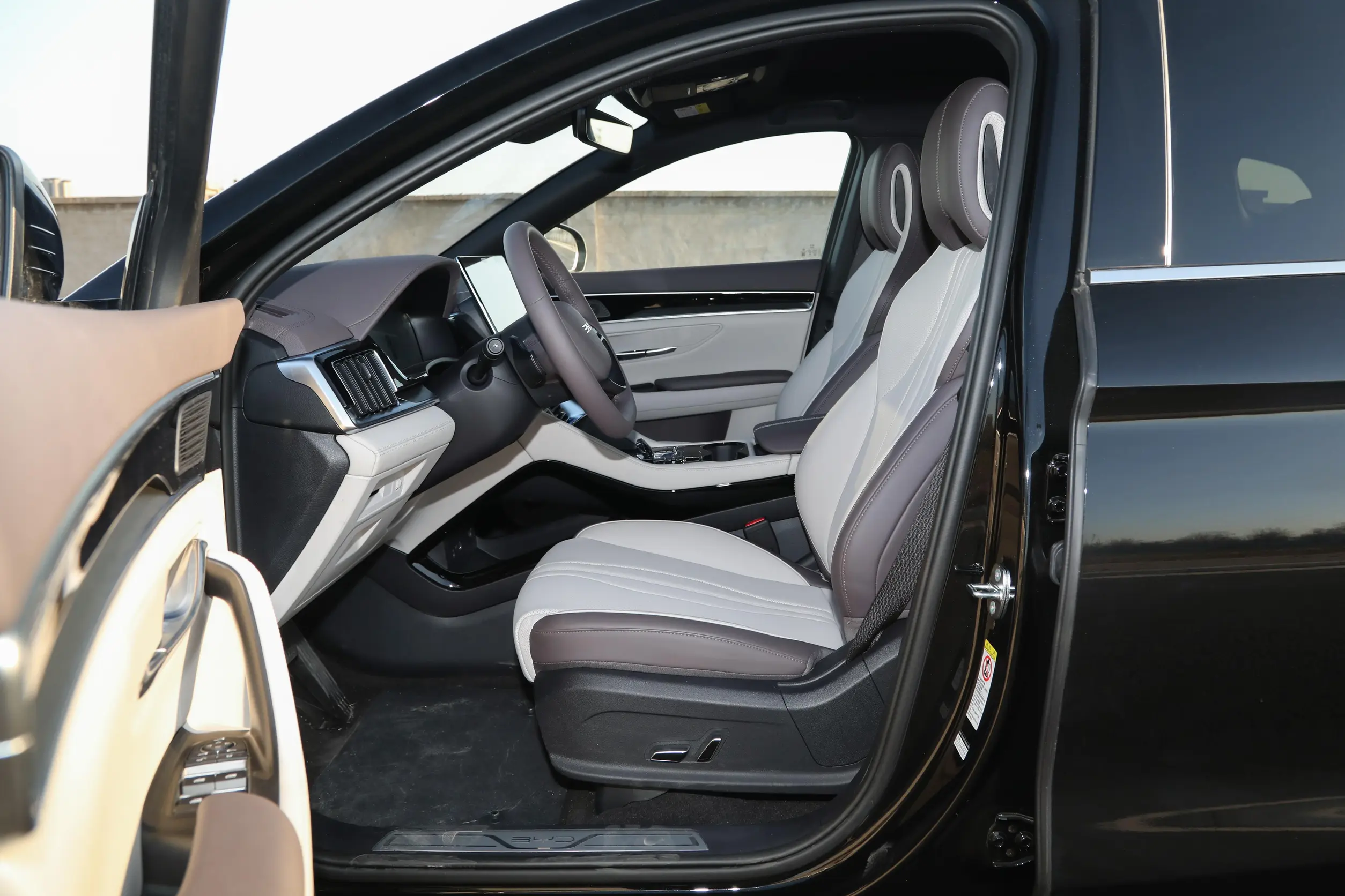 
BYD Song PLUS EV Smart Driving Edition 605KM Flagship full									