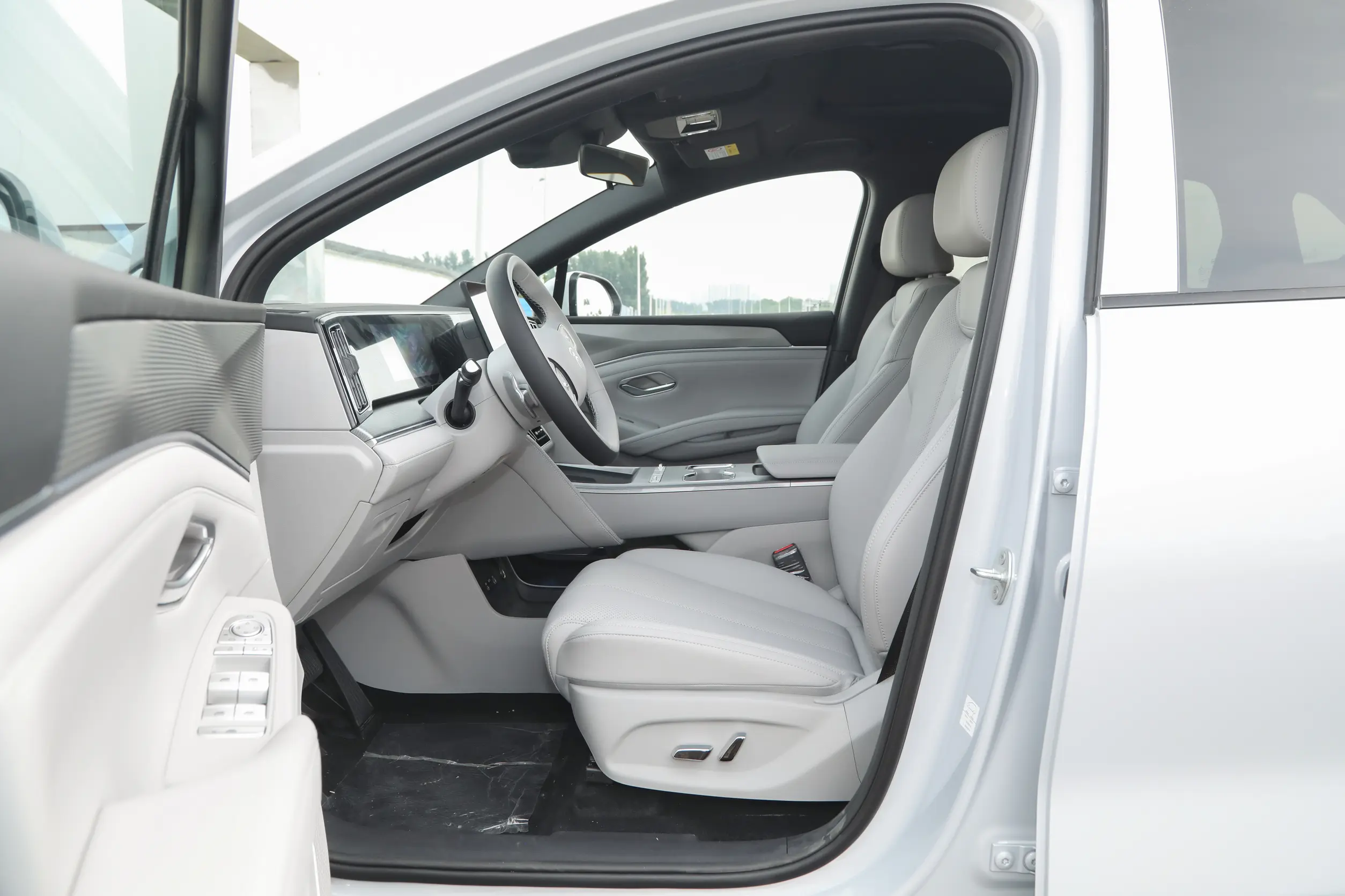 
BYD Song Ultra DM-i 205KM Superior Edition full									