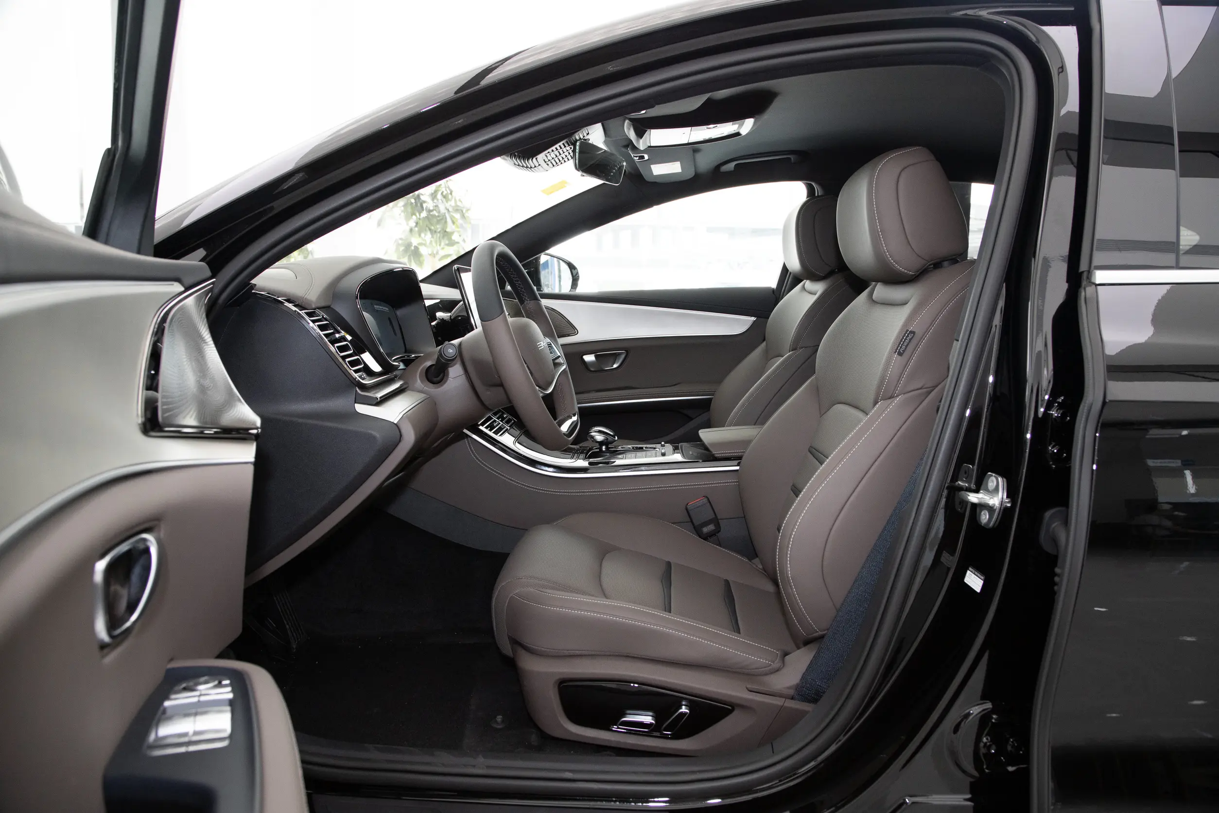 
BYD e9 2025 506km Luxury Edition full									