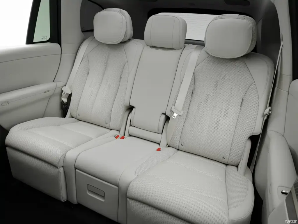 XPENG G9L SUV with AI chair 1